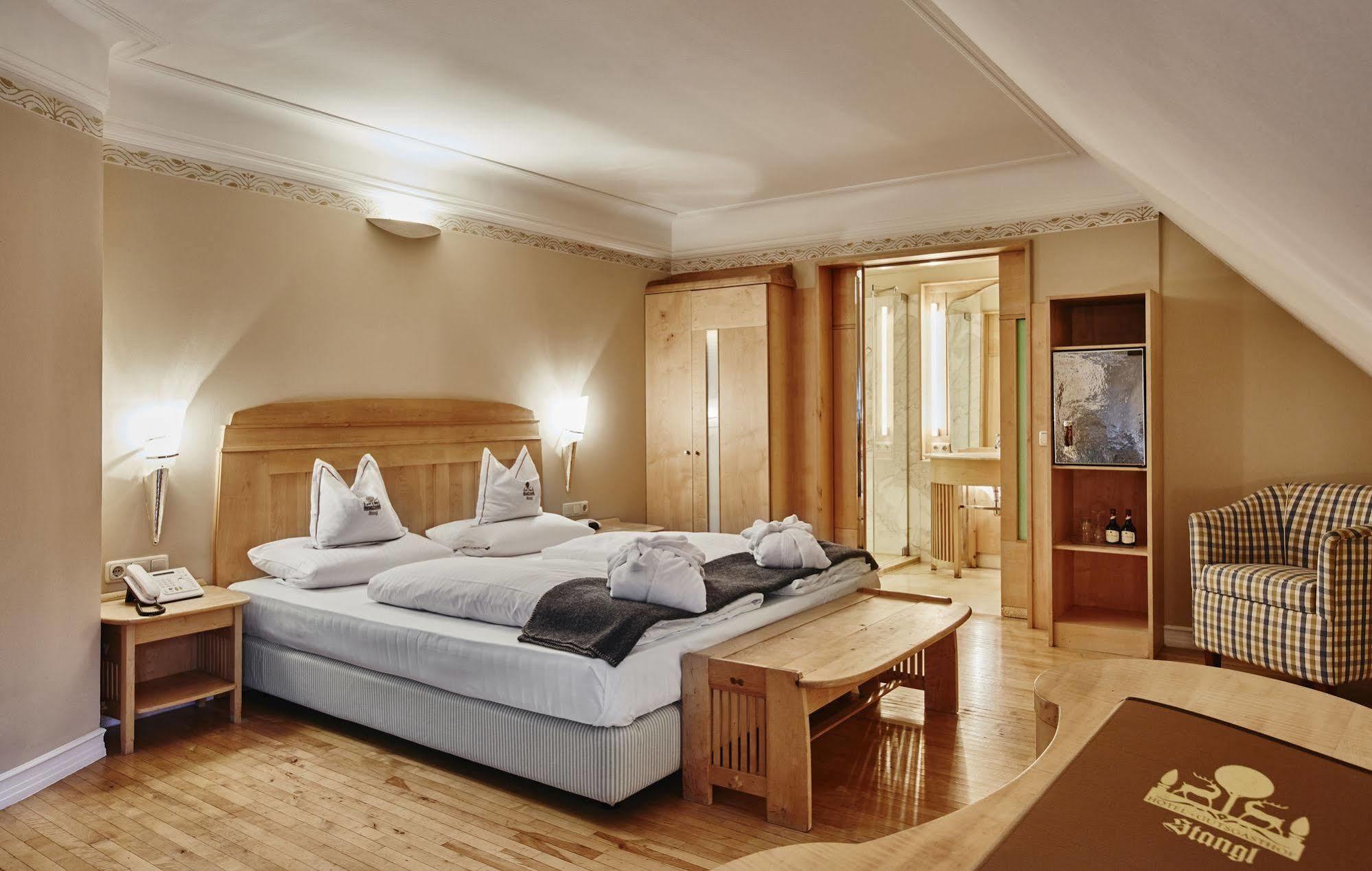 Hotel Gutsgasthof Stangl Vaterstetten Luaran gambar
